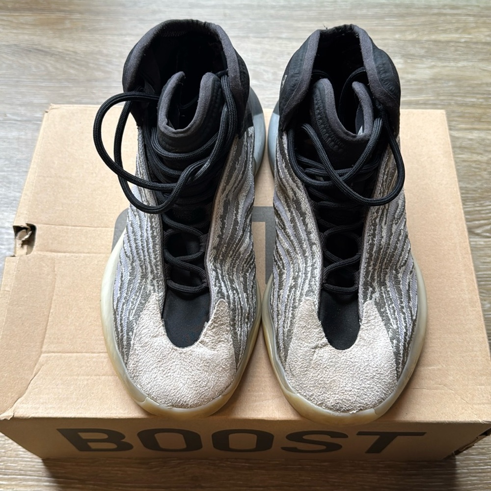 Yeezy QNTM • Size-US10